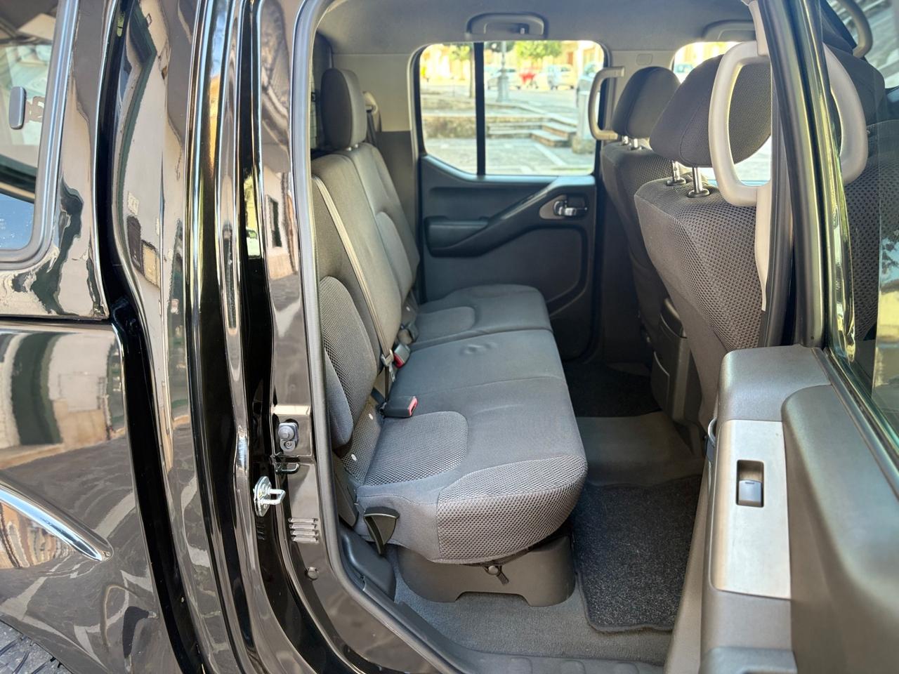 Nissan Navara 2.5 dCi Double Cab PICK UP HARD TOP