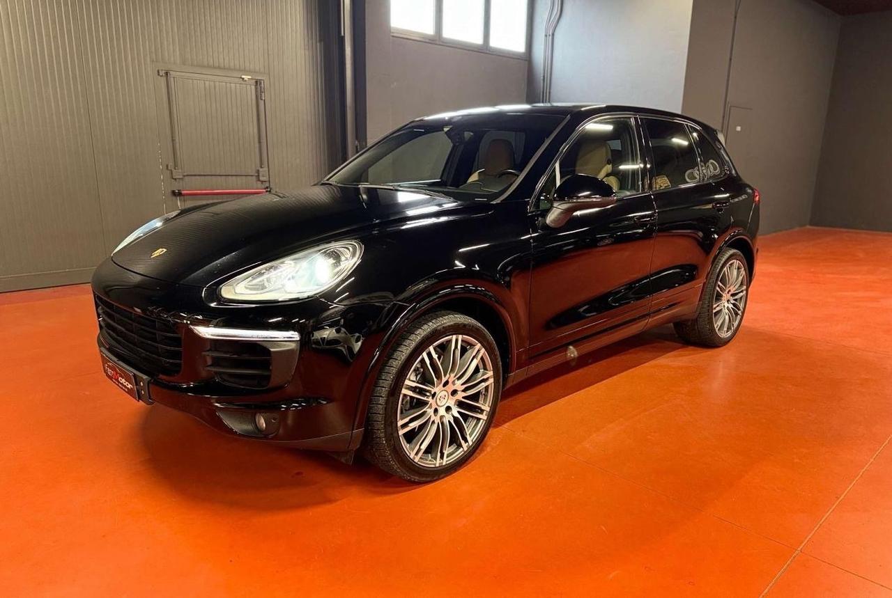 Porsche Cayenne 3.0 Diesel Platinum Edition Full-Optional Gancio Traino