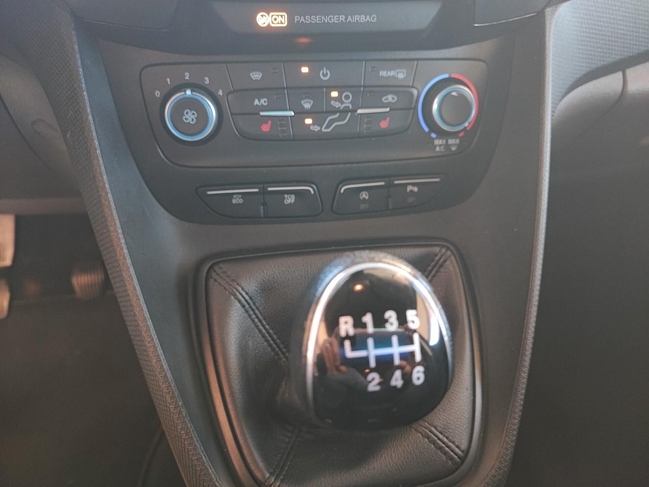 Ford Grand Tourneo Gancio Traino 7 Posti Euro 6