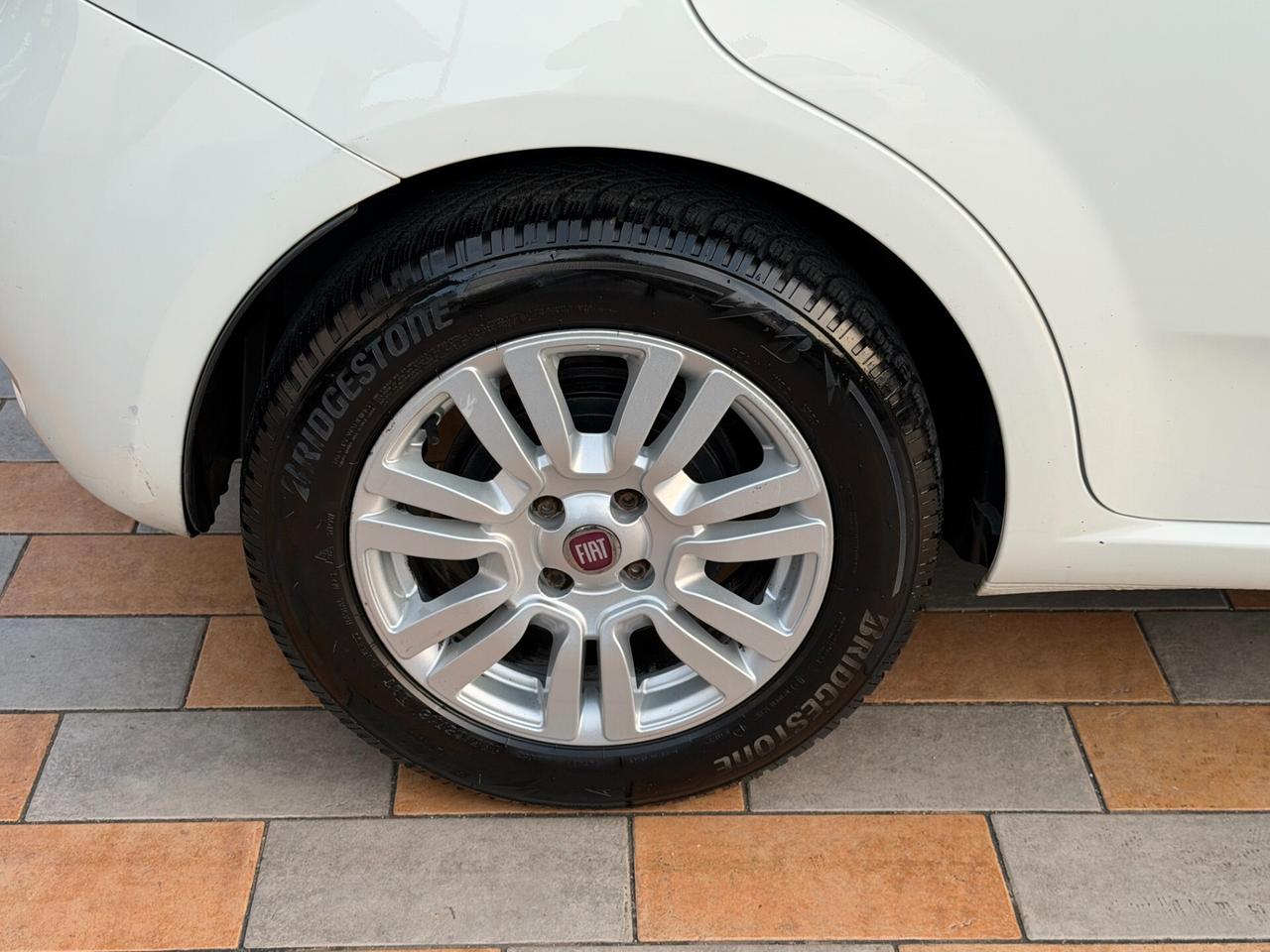 Fiat Punto New 1.3 M.JET 75 cv. 5p LOUNGE (MOTORE DA RIVEDERE)