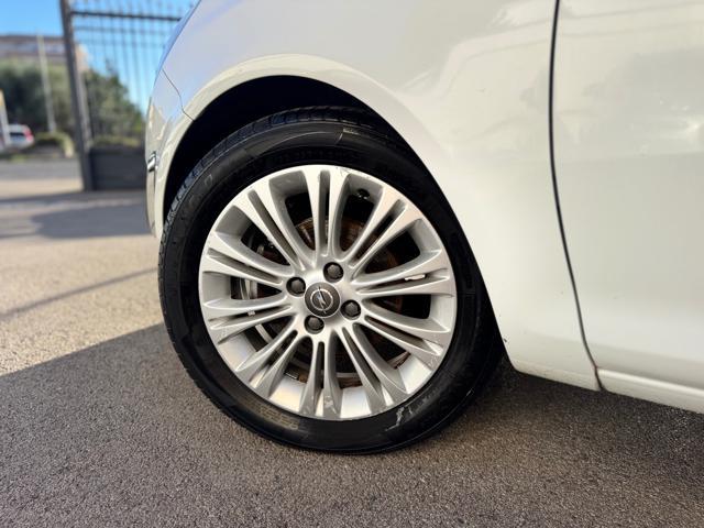 OPEL Corsa 1.4 16V 5 porte Cosmo + TETTO APRIBILE