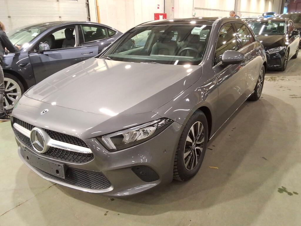 MERCEDES-BENZ A 180D 115CV 6M. BUSINESS SOLUTION ( FARI LED - TETTO PANORAMICO APR. - CRUISE - NAVI PREMIUM - PARK ASSIST )