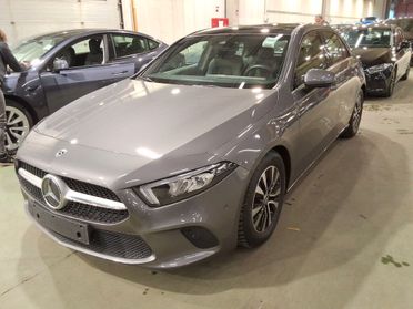 MERCEDES-BENZ A 180D 115CV 6M. BUSINESS SOLUTION ( FARI LED - TETTO PANORAMICO APR. - CRUISE - NAVI PREMIUM - PARK ASSIST )