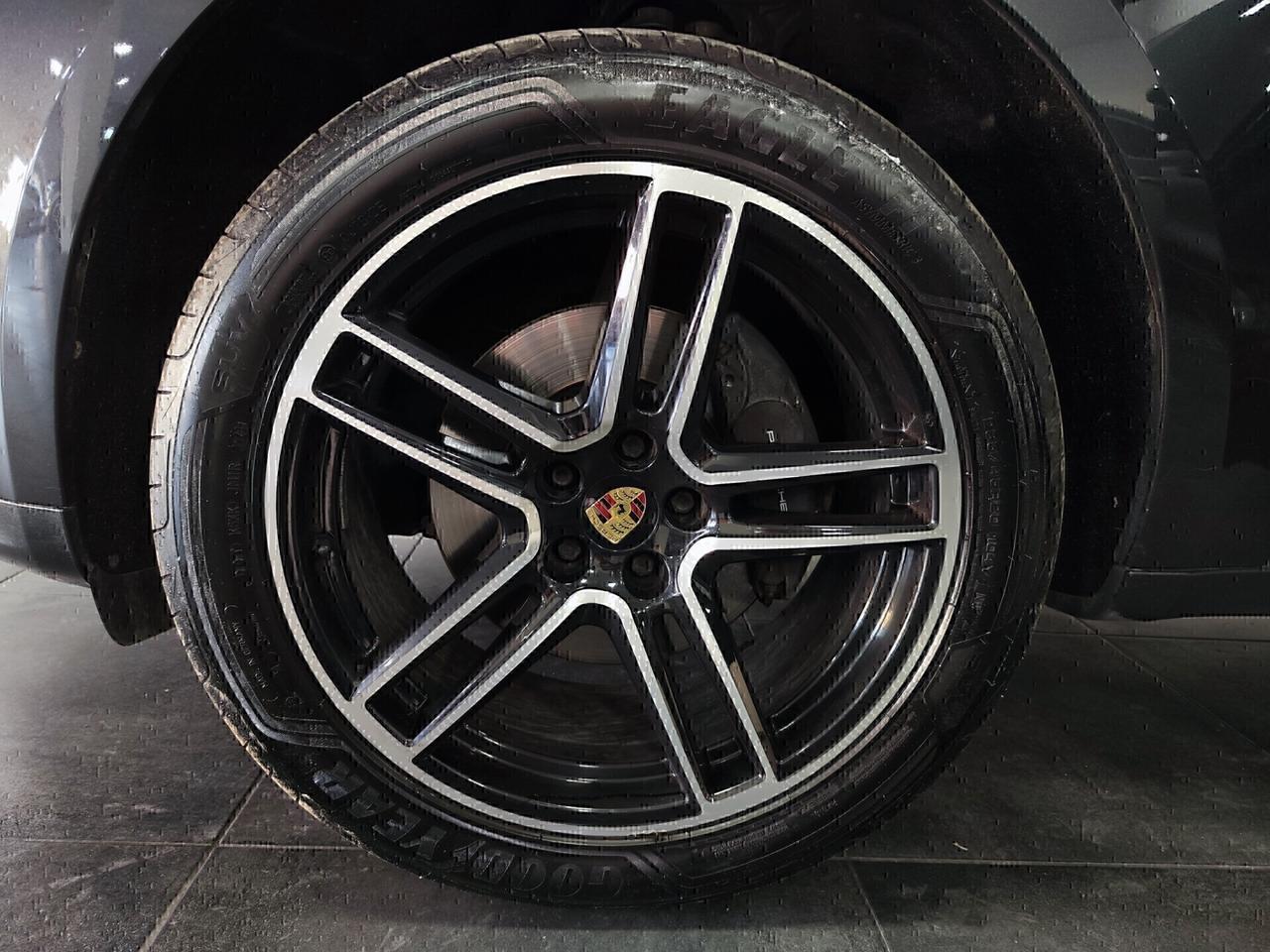 Porsche Macan 2.0 245cv Tetto Led