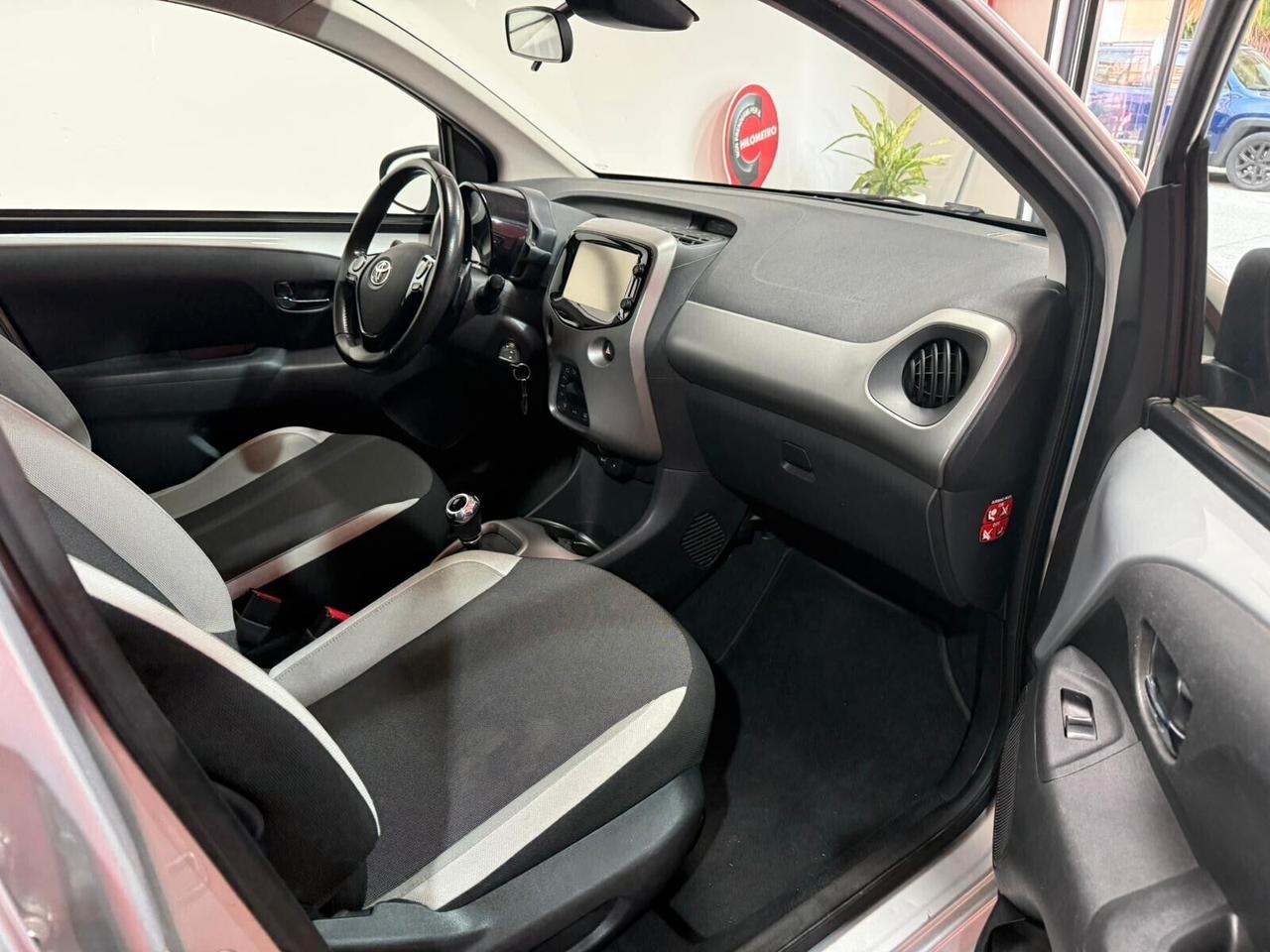 Toyota Aygo 1.0 VVT-i 69 CV 5 porte x-cool TSS