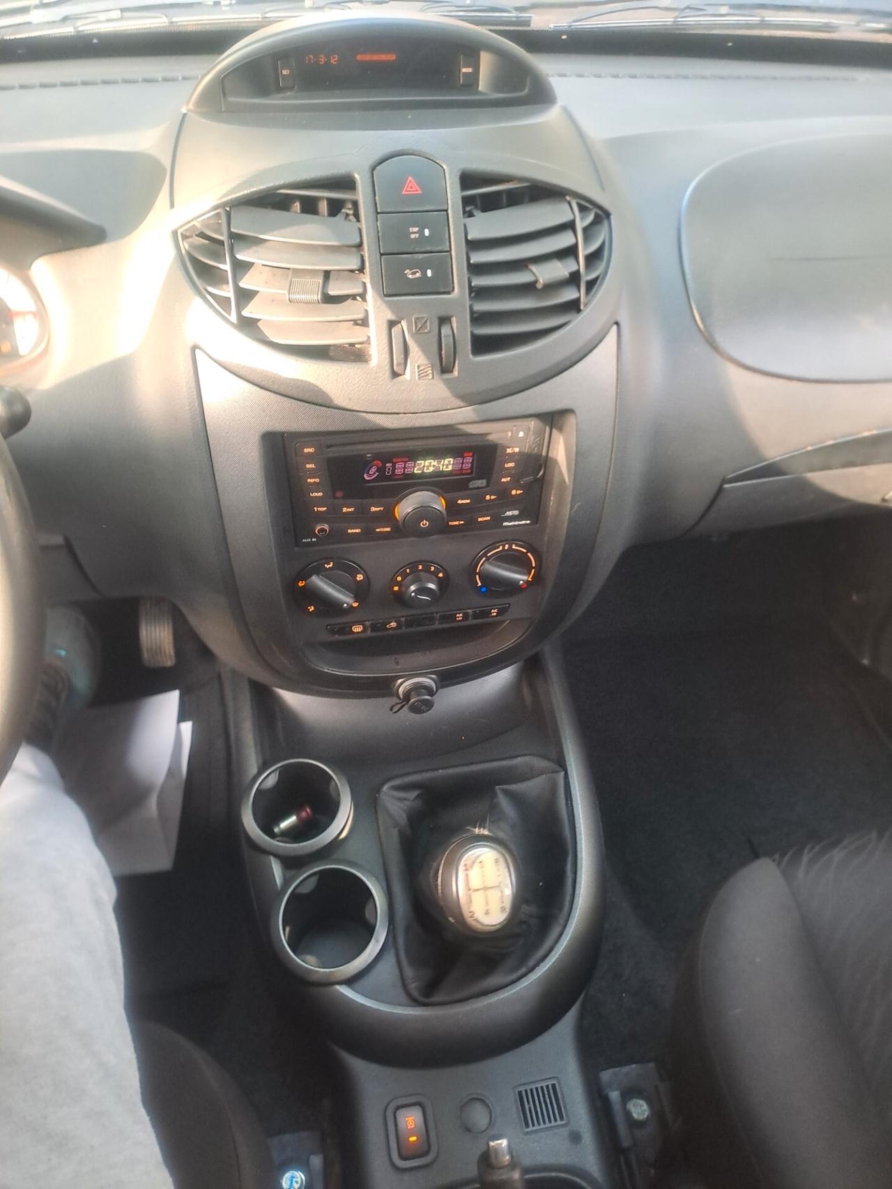 Mahindra Quanto C8 2.2 4x4 N1