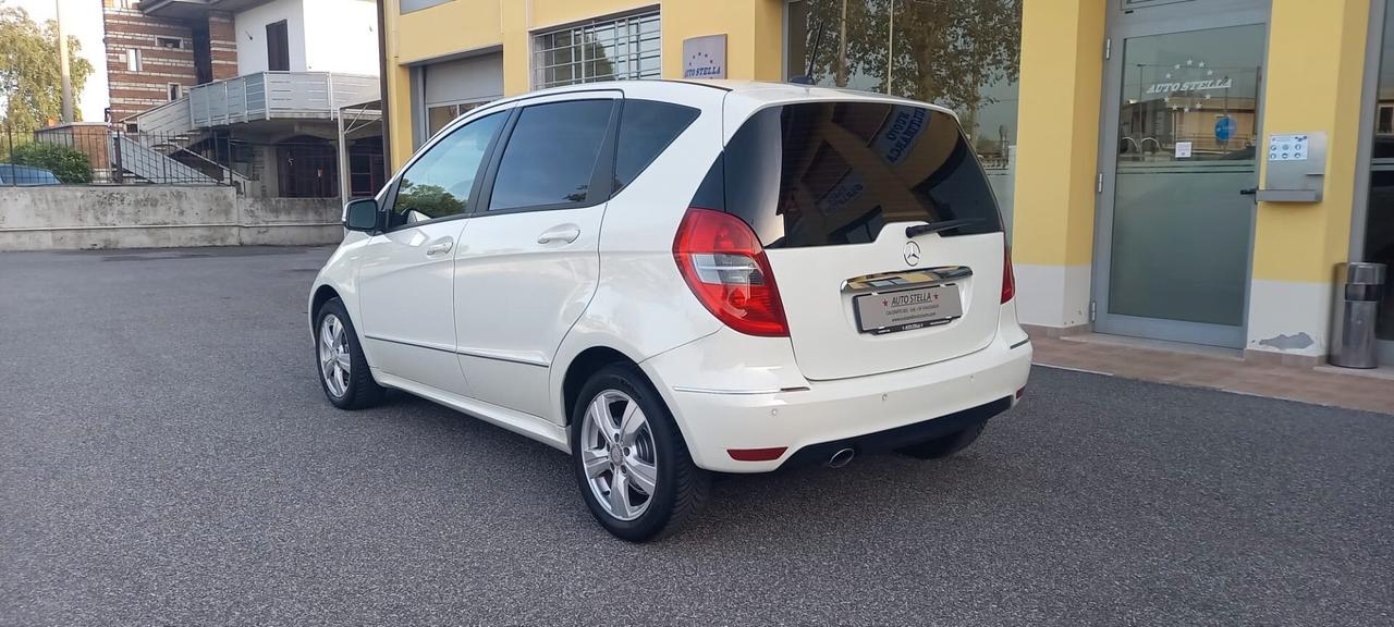 Mercedes-Benz Classe A 180 CDI All. Avantgarde Diesel cc. 1.9 CV. 109 Cambio Automatico 5 Porte 5 Posti Euro 5 Utilizzabile anche per i Neopatentati.