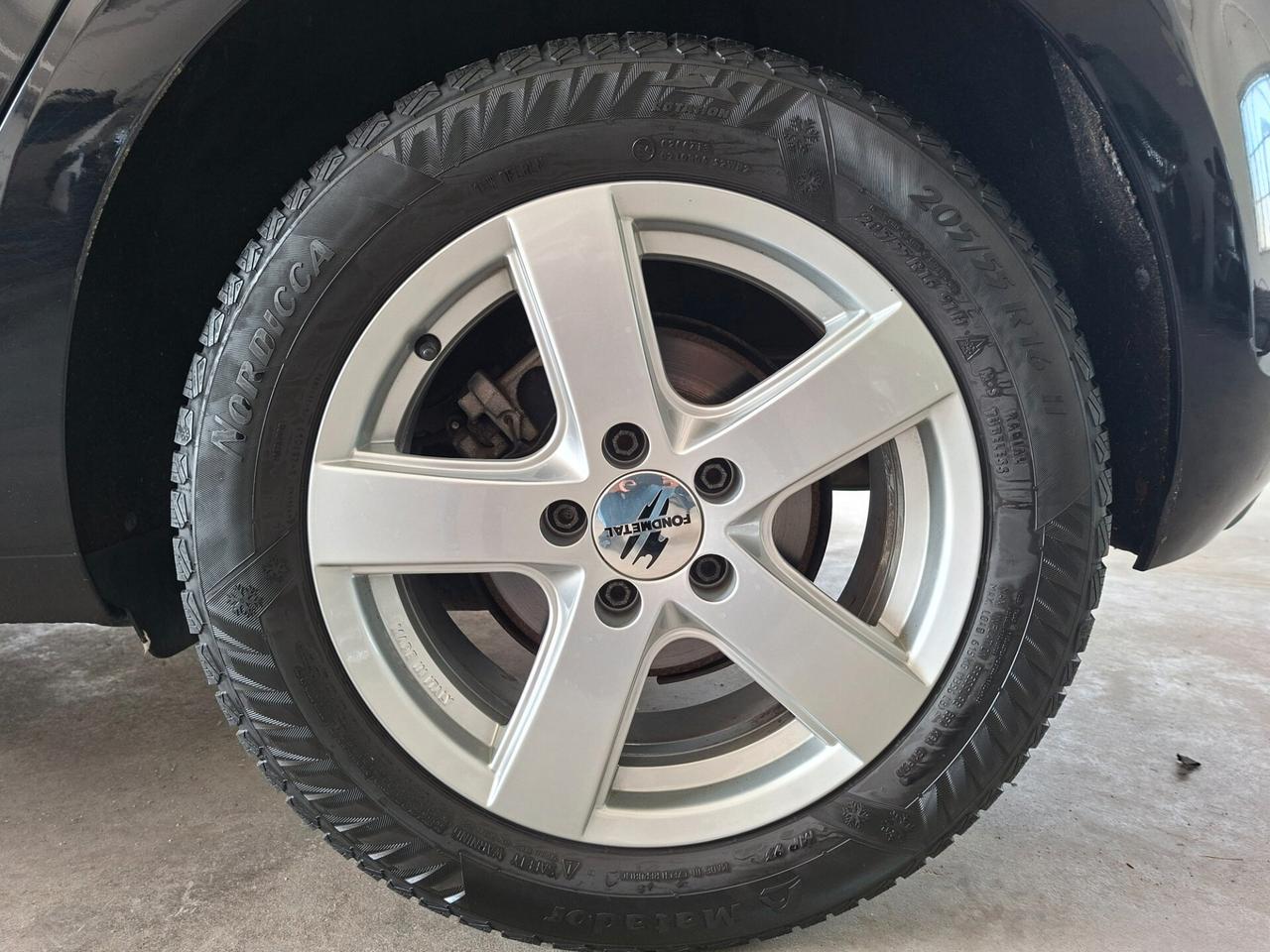 Volkswagen Golf 5P. 1.6 TDI / DA NEOPATENTATI / EURO 5B