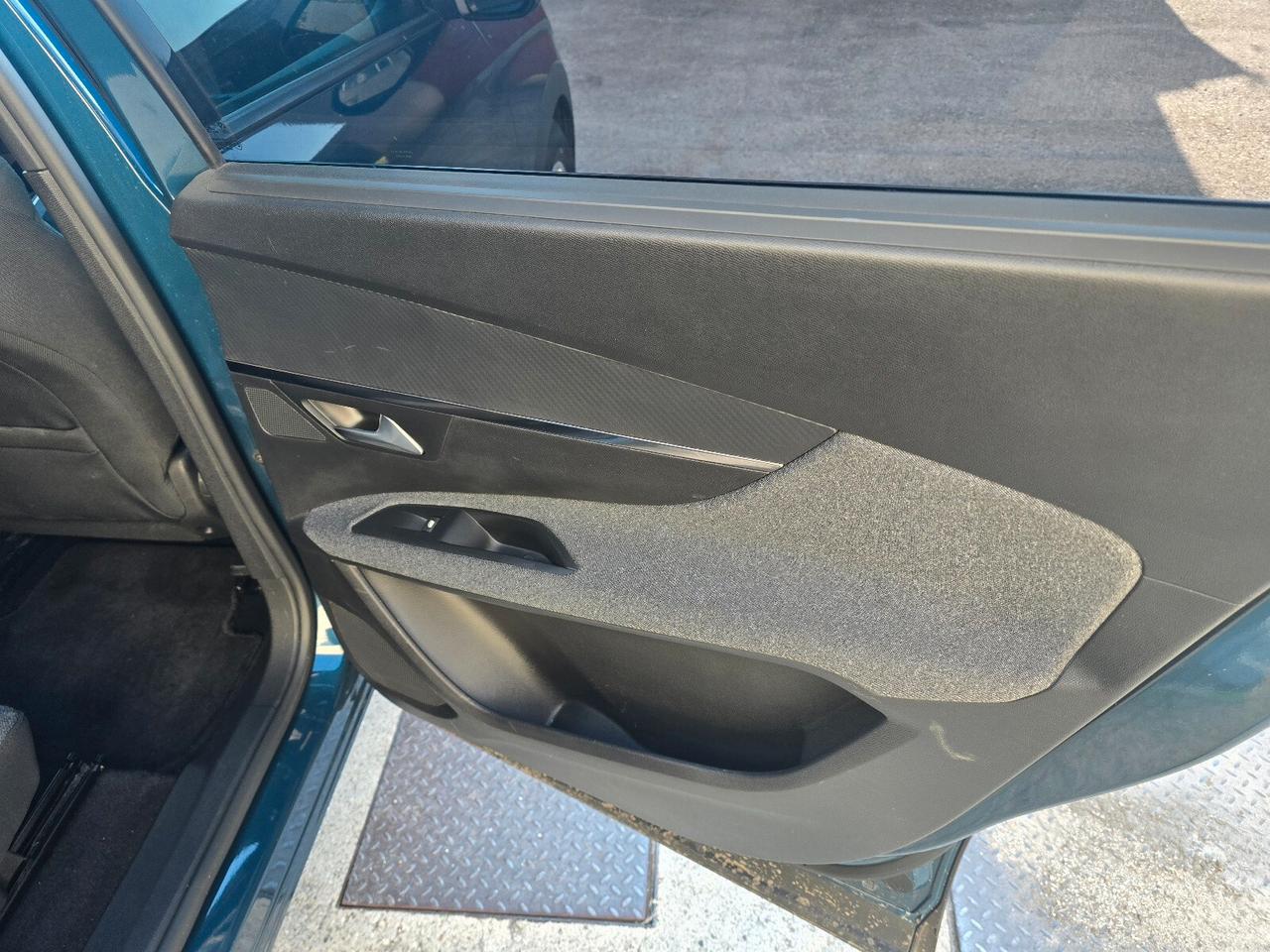 Peugeot 5008 BlueHDi 130 S&S EAT8 Active Pack