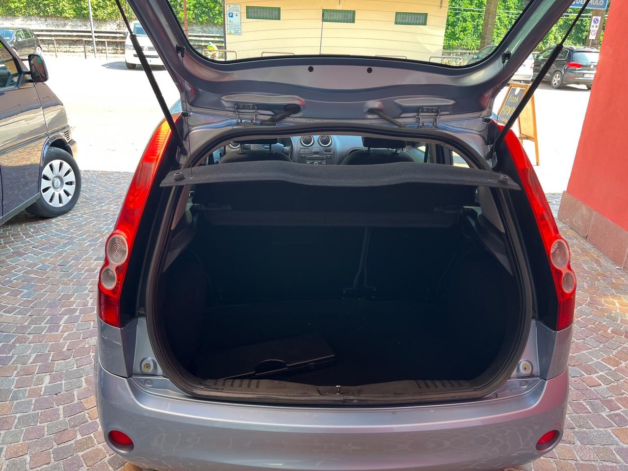 Ford Fiesta 1.2 16V 5porte - NEOPATENTATI