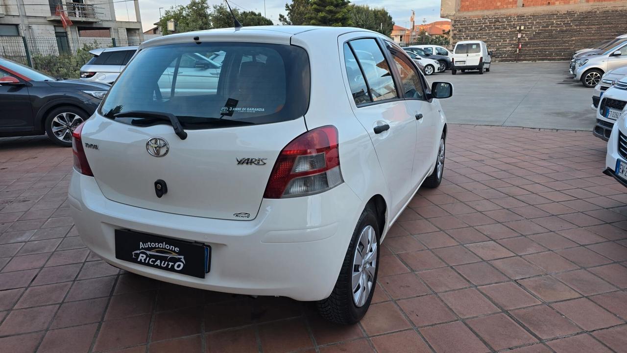 Toyota Yaris 1.0 5 porte Now