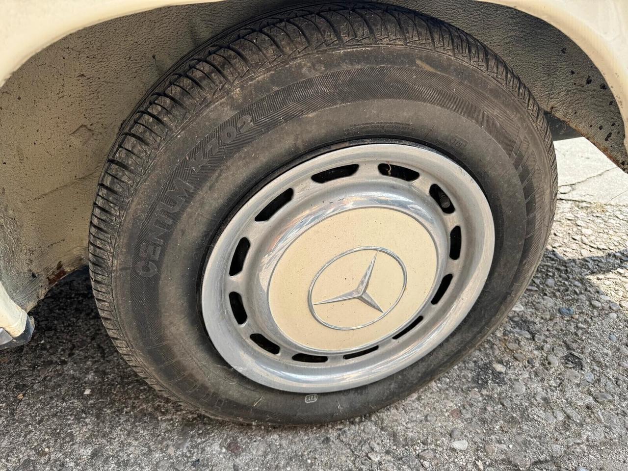 Mercedes-benz 200 Mercedes-Benz 200 D (W115) – Anno 1972