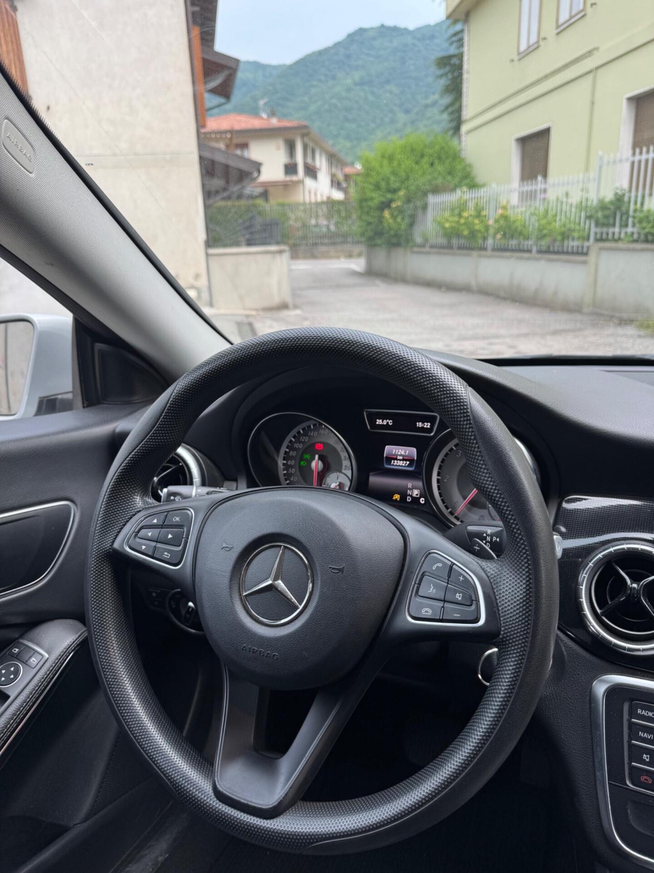 Mercedes-benz CLA 200 d Premium