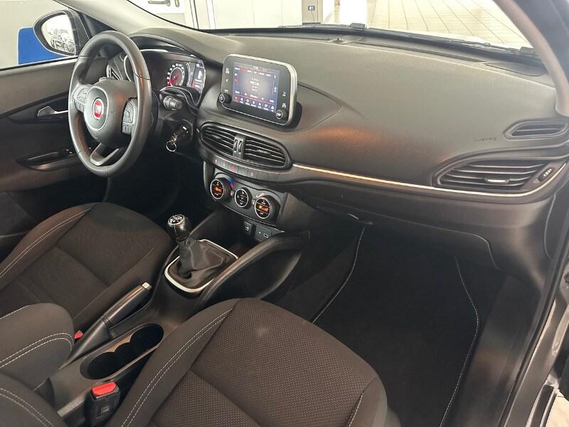 FIAT Tipo (2015-->) Tipo 1.6 Mjt S&S SW Lounge