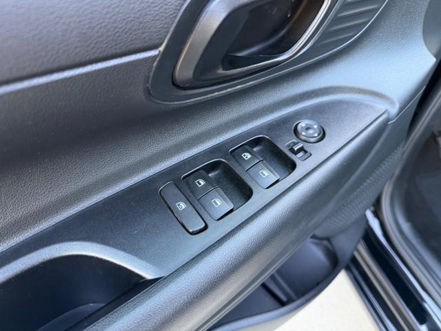 HYUNDAI i20 1.2 MPI CONNECTLINE+VIRTUAL+NAVI+RCAM+PDC