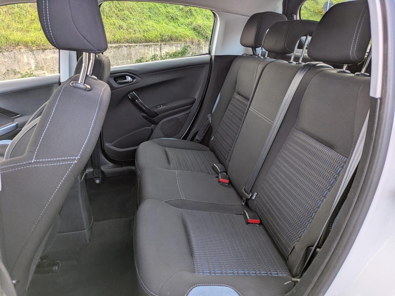 Peugeot 208 1.4 HDi 68 CV 5 porte Allure