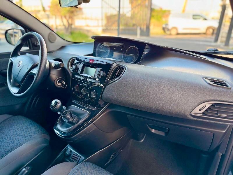 Lancia Ypsilon 1.0 FireFly 5 porte S&S Hybrid Ecochic Gold