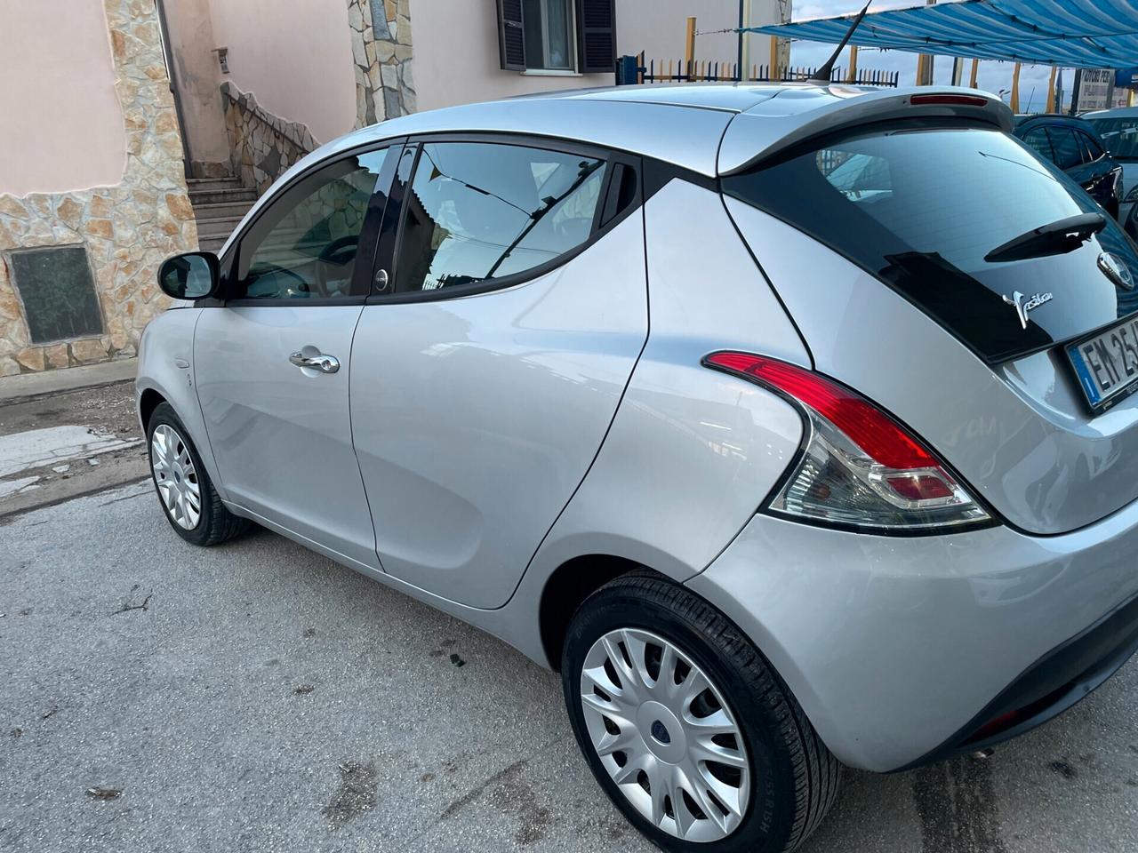 Lancia Ypsilon 1.2 69 CV 5 porte GPL Ecochic Silver