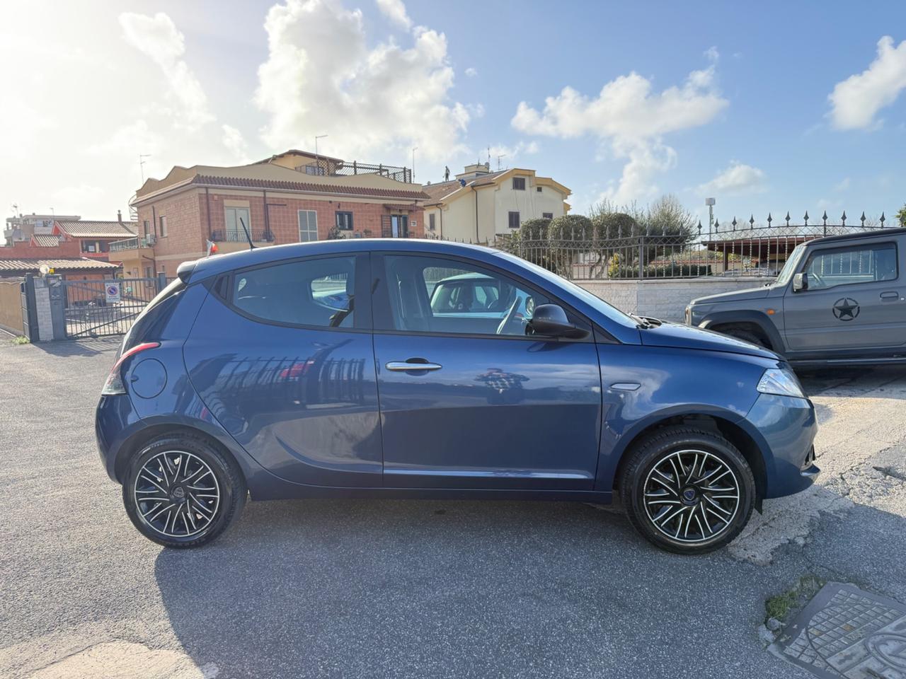 Lancia Ypsilon 1.0 FireFly Hybrid Silver Plus