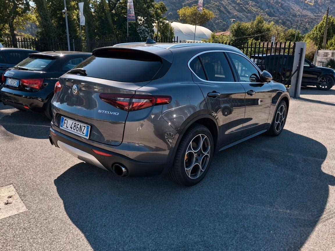 Alfa Romeo Stelvio 2.2 Turbodiesel 180 CV AT8 RWD Executive