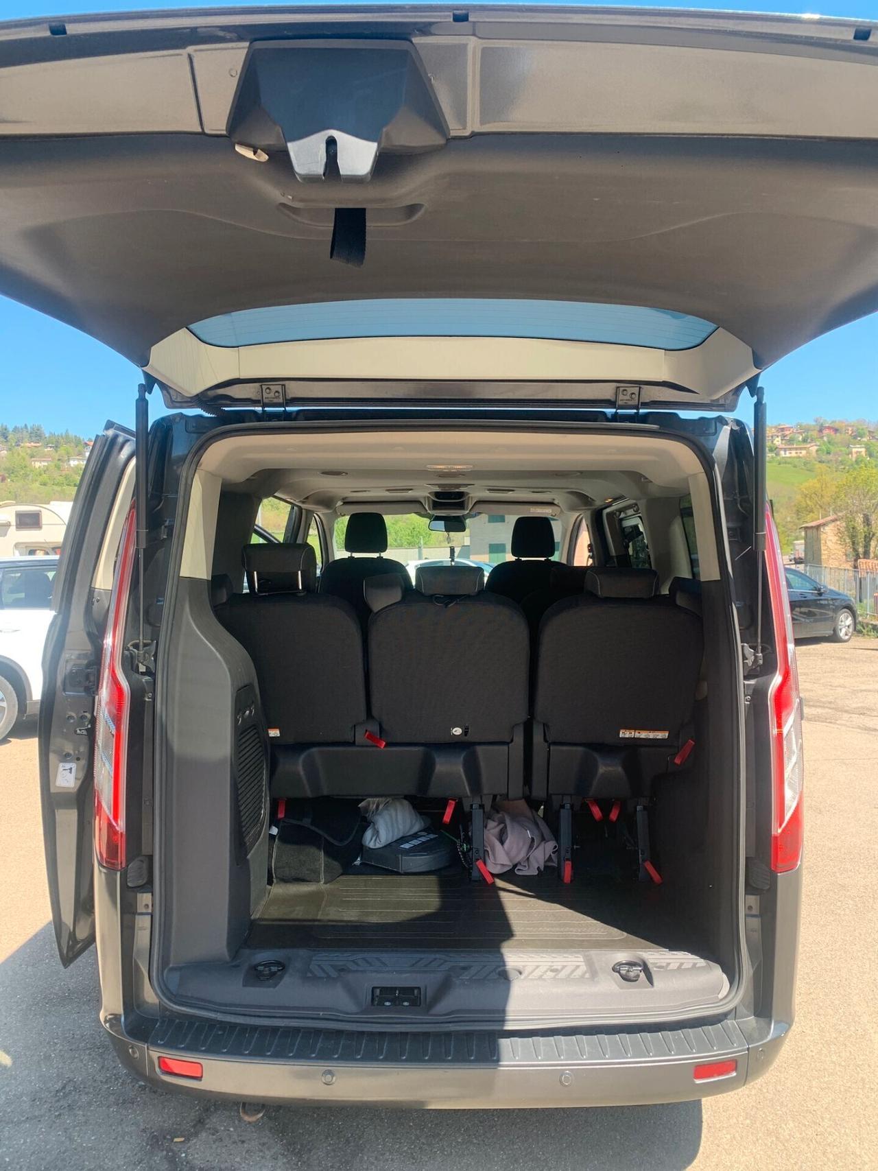 Ford Tourneo titanium- tdi 8 posti full optional anno 2017 150000 km-garanzia-tutto tagliandato-unico proprietario