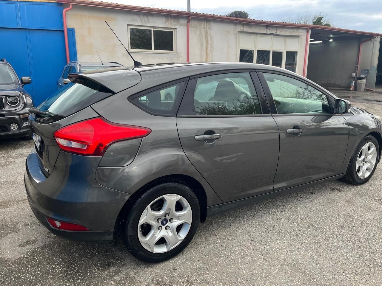 Ford focus-5P-1.0 ecoboost-benz-2016