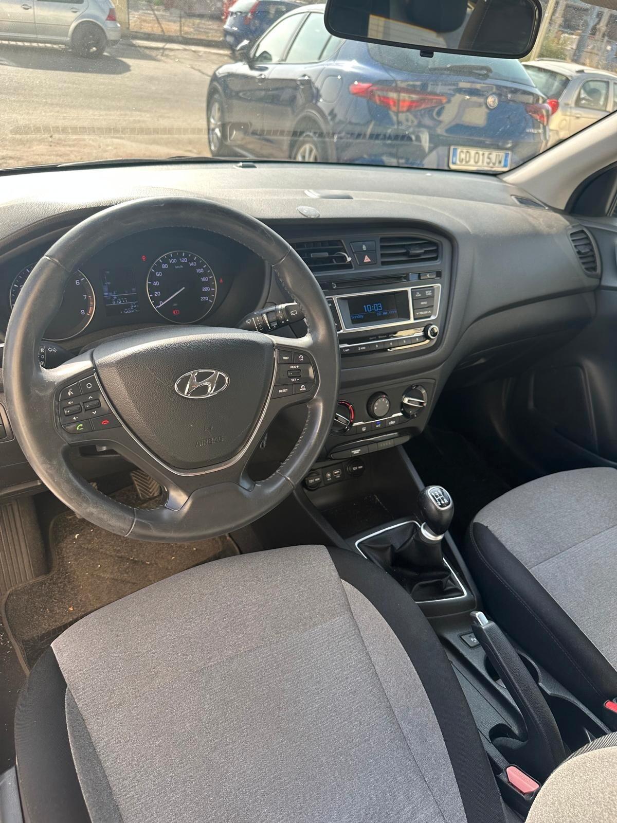 Hyundai i20 BENZINA 2016 ACCESSORIATA NEOPATENTATI