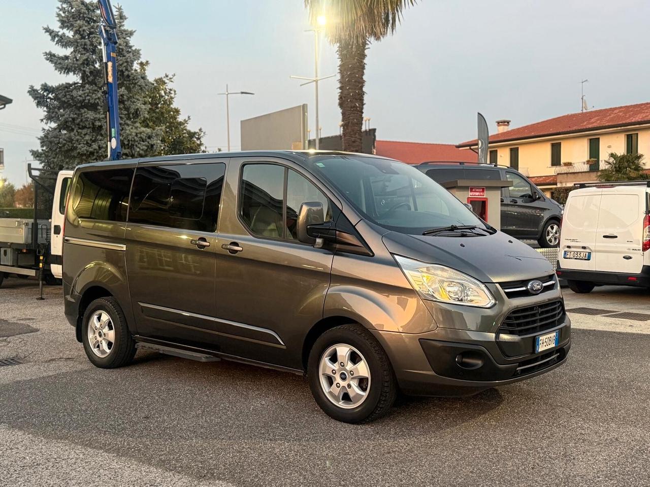 Ford Tourneo Custom 310 2.0 TDCi 170CV automatico 9 posti