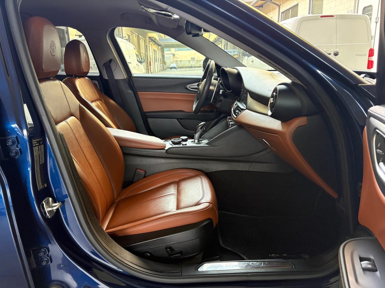 Alfa Romeo Giulia 2.2 Q2 Turbodiesel 180 CV AT8 Business Sport Launch Ed.