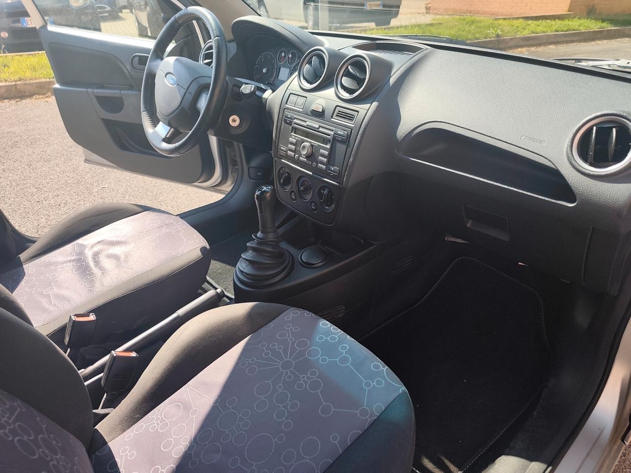 Ford Fiesta 1.4 TDCi 5porte Ghia neopatentati