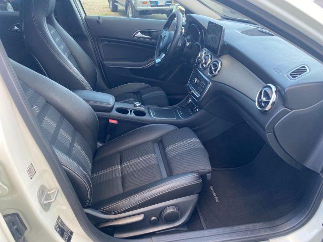 MERCEDES-BENZ GLA 200 d Automatic 4Matic Sport