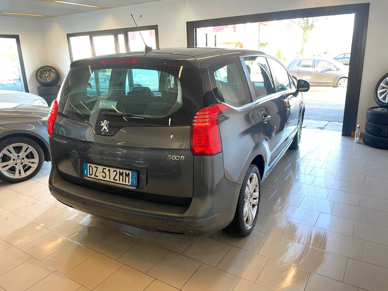 Peugeot 5008 2.0 HDi 150CV Féline