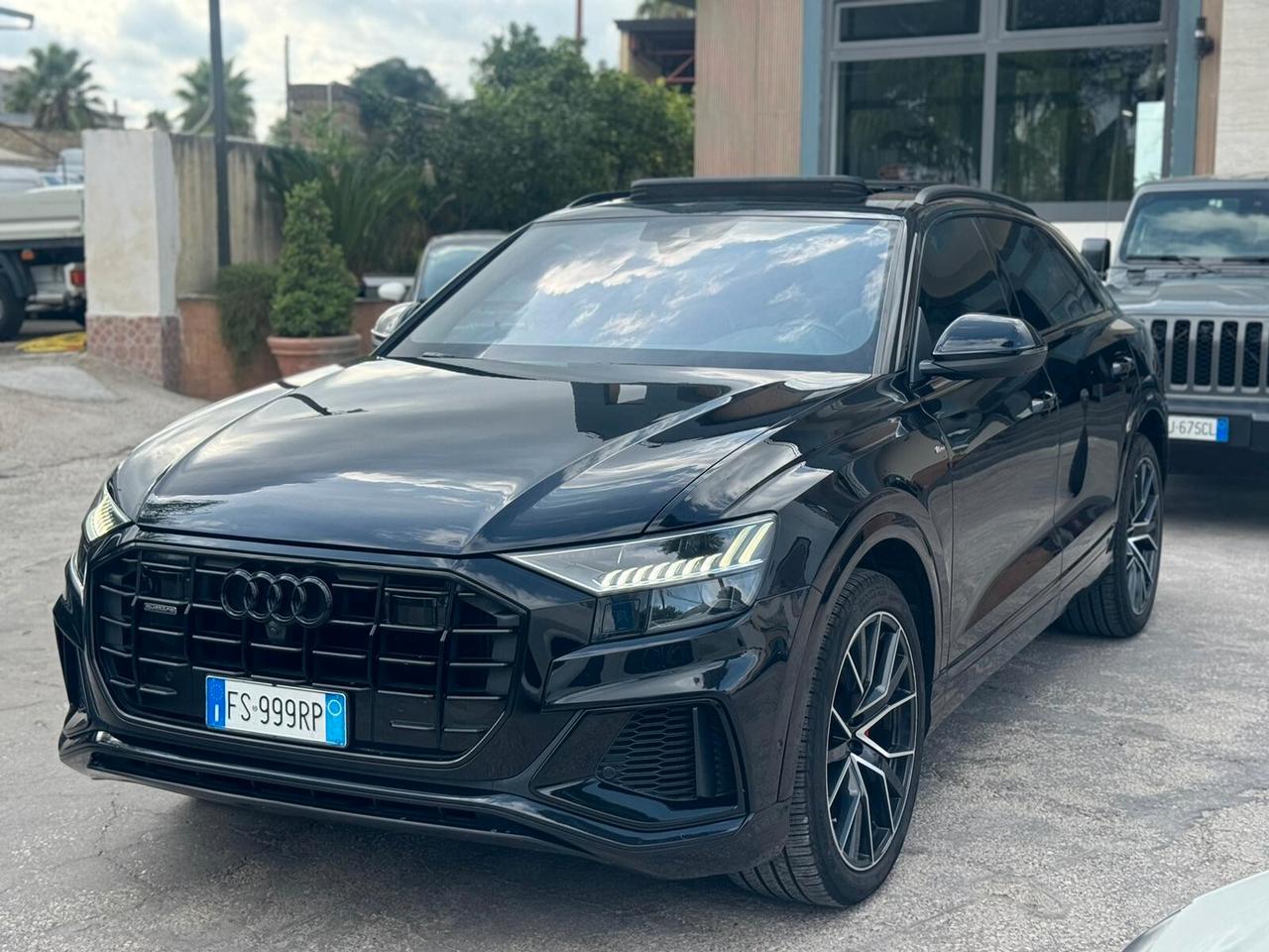 Audi Q8 50 TDI 286 CV TOTAL BLACK