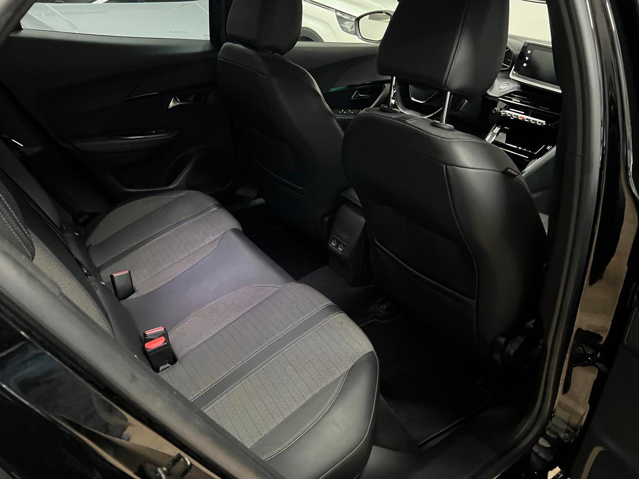 Peugeot 2008 BlueHDi 130 S&S EAT8 Allure