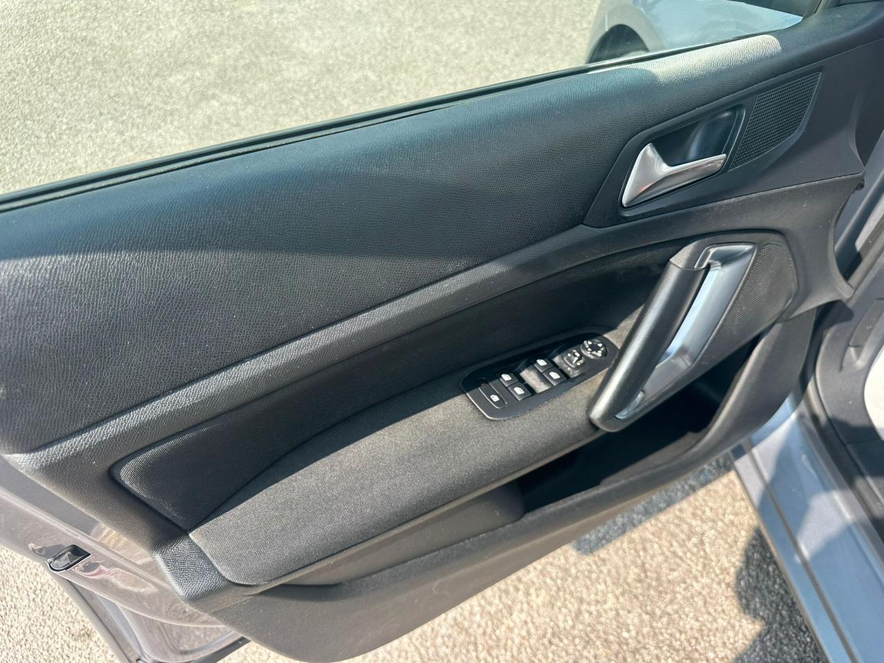 Peugeot 308 BlueHDi 100 S&S SW Business