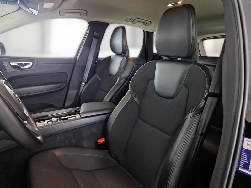 VOLVO XC60 B4 D AWD automatico Momentum Pro