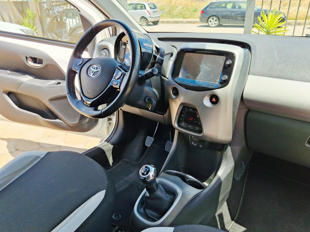 Toyota Aygo 1.0 VVT-i 69 CV 5 porte x-business