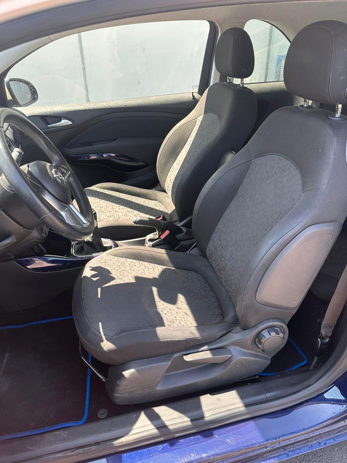 Opel Adam 1.2 70 CV White/Black Link