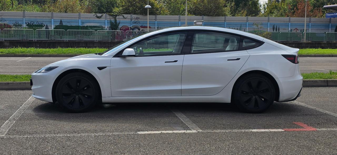 Tesla Model 3 - RWD Premium