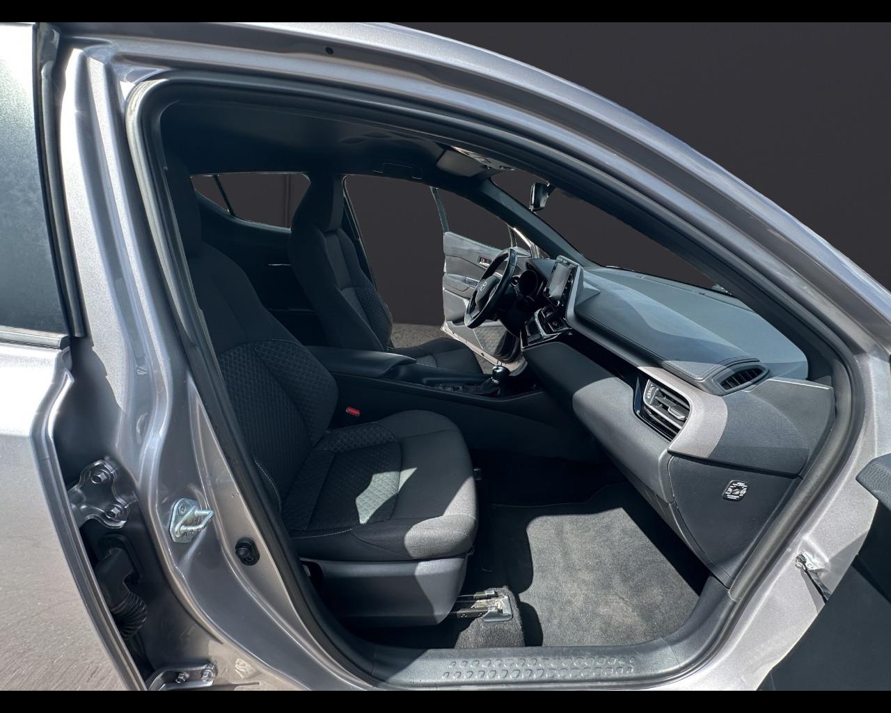 TOYOTA C-HR (2016-2023) - C-HR 1.8 Hybrid E-CVT Trend