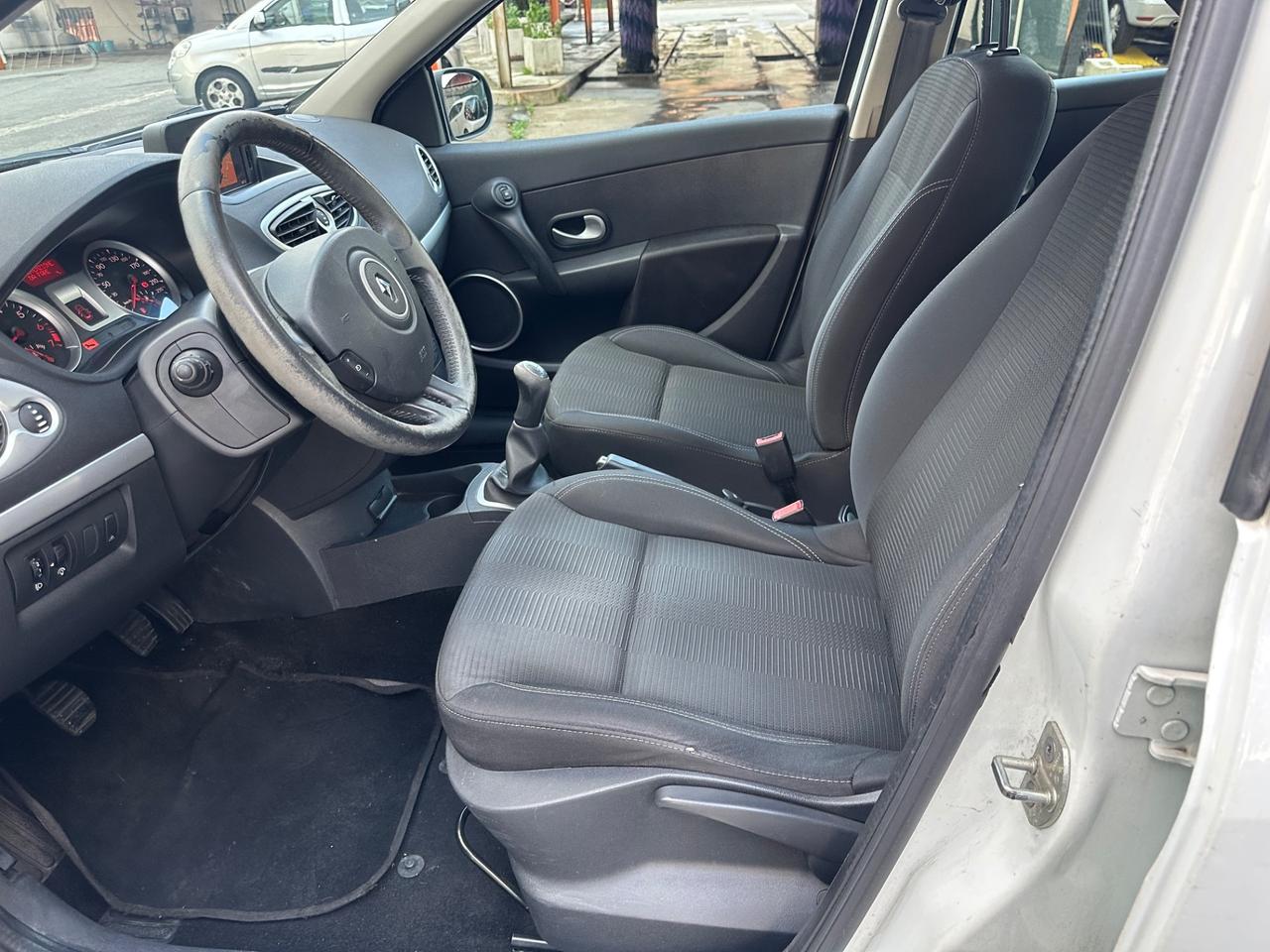 Renault Clio 1.2 16V 5 porte BENZINA NEOPATENTATI