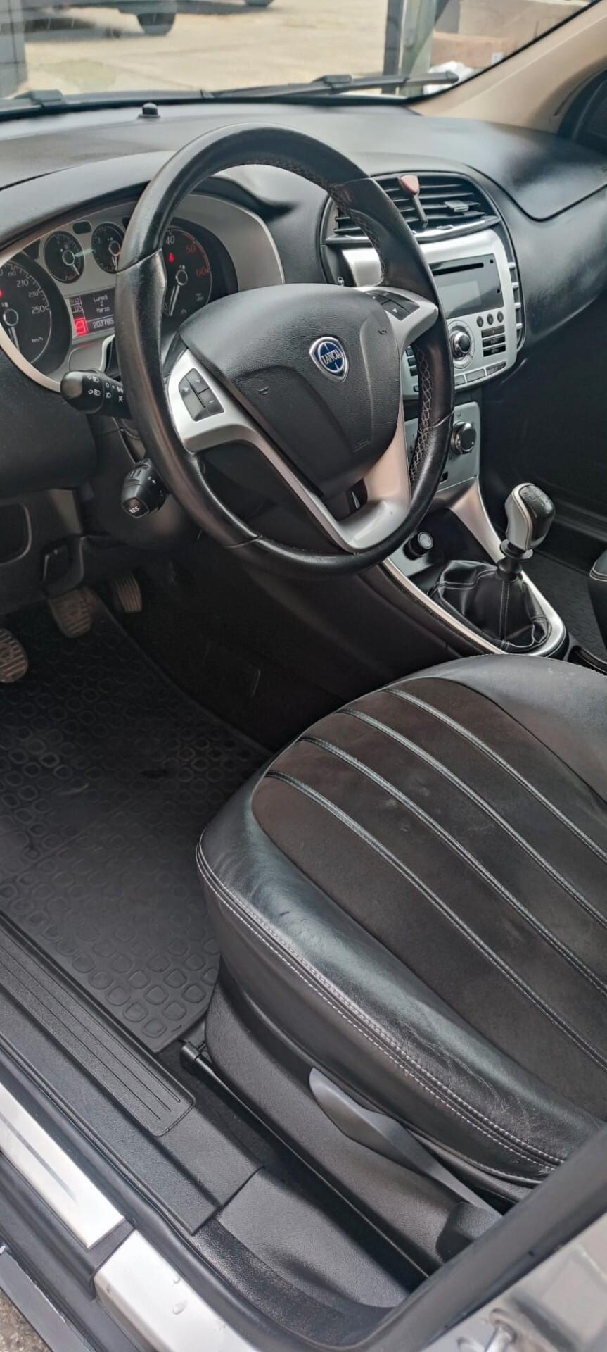 Lancia Delta 1.6 MJT DPF Silver