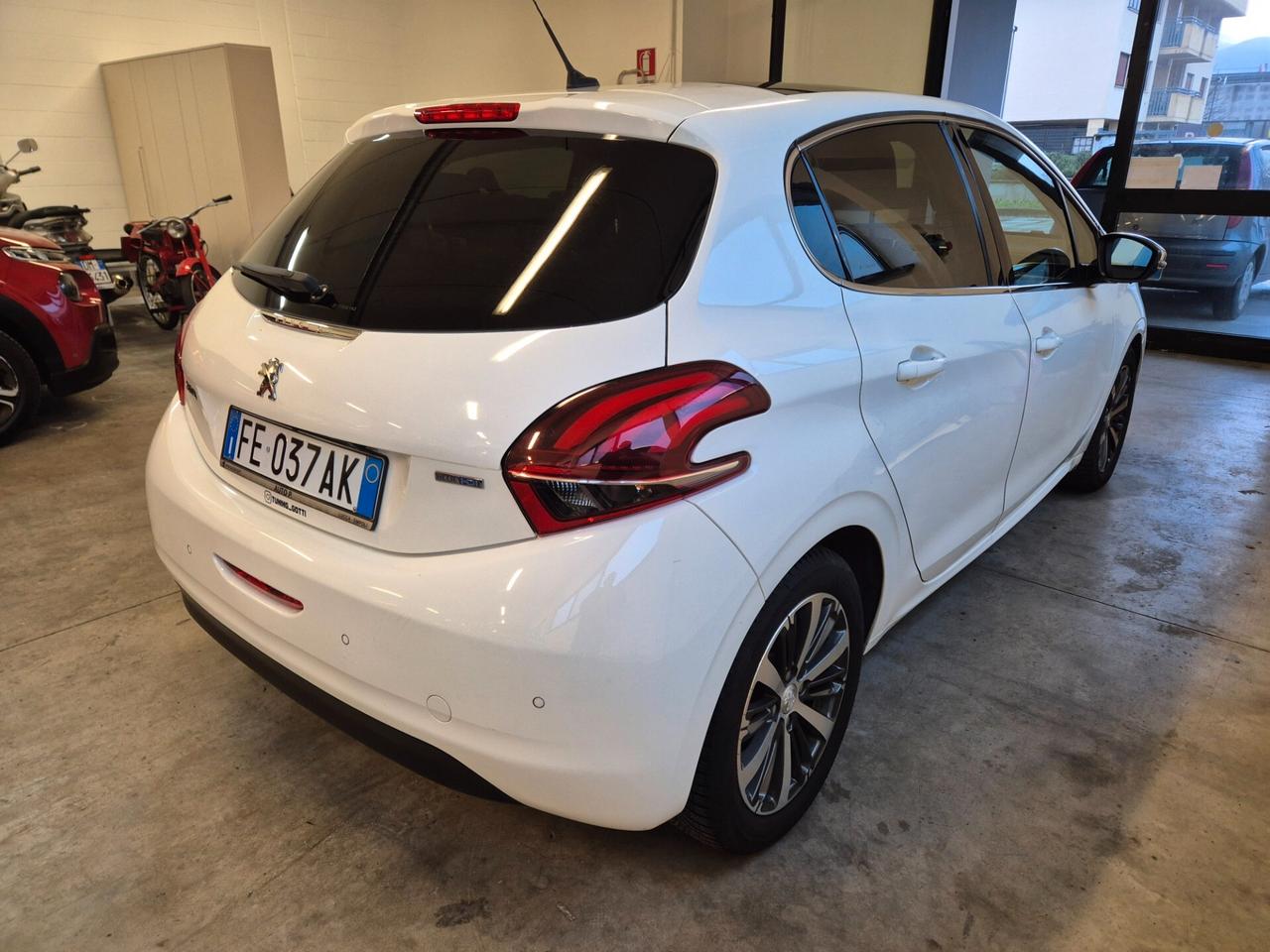 Peugeot 208 BlueHDi 100 5 porte GT Line PERFETTA