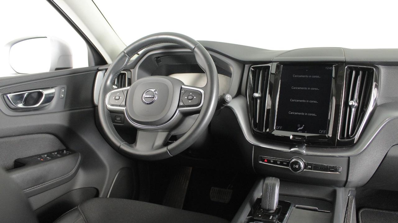 VOLVO XC60 II 2018 - XC60 2.0 b4 Momentum awd auto my20