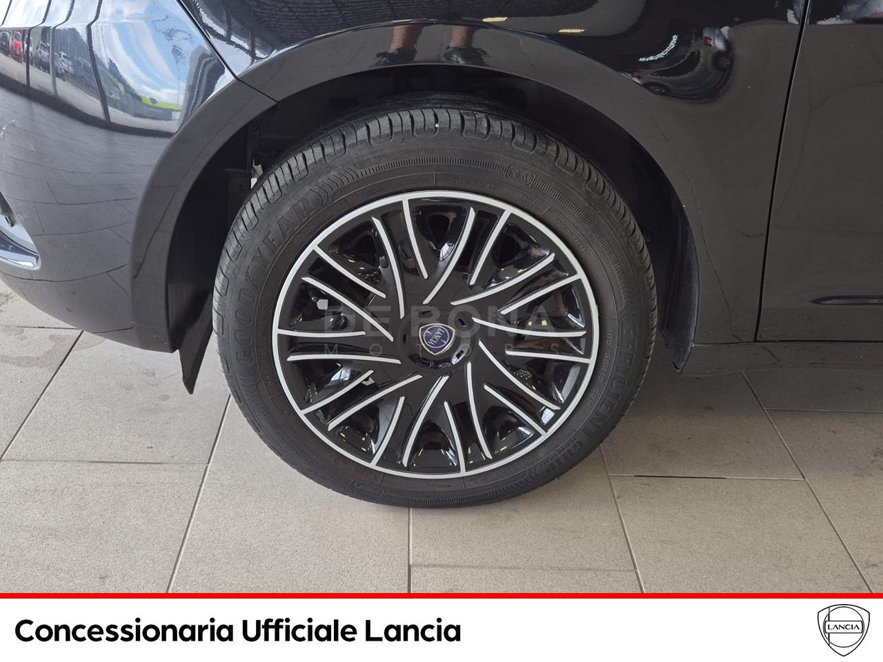 Lancia Ypsilon 1.0 firefly hybrid gold s&s 70cv