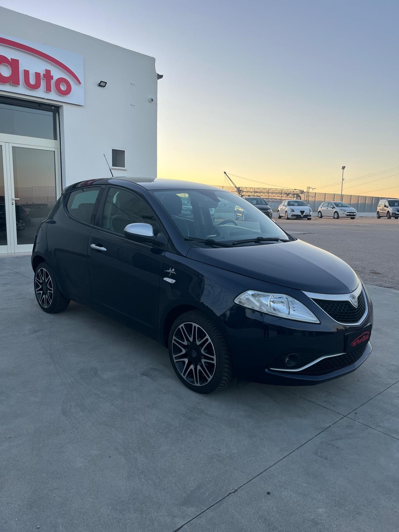 Lancia Ypsilon 1.2 69 CV 5 porte Mya