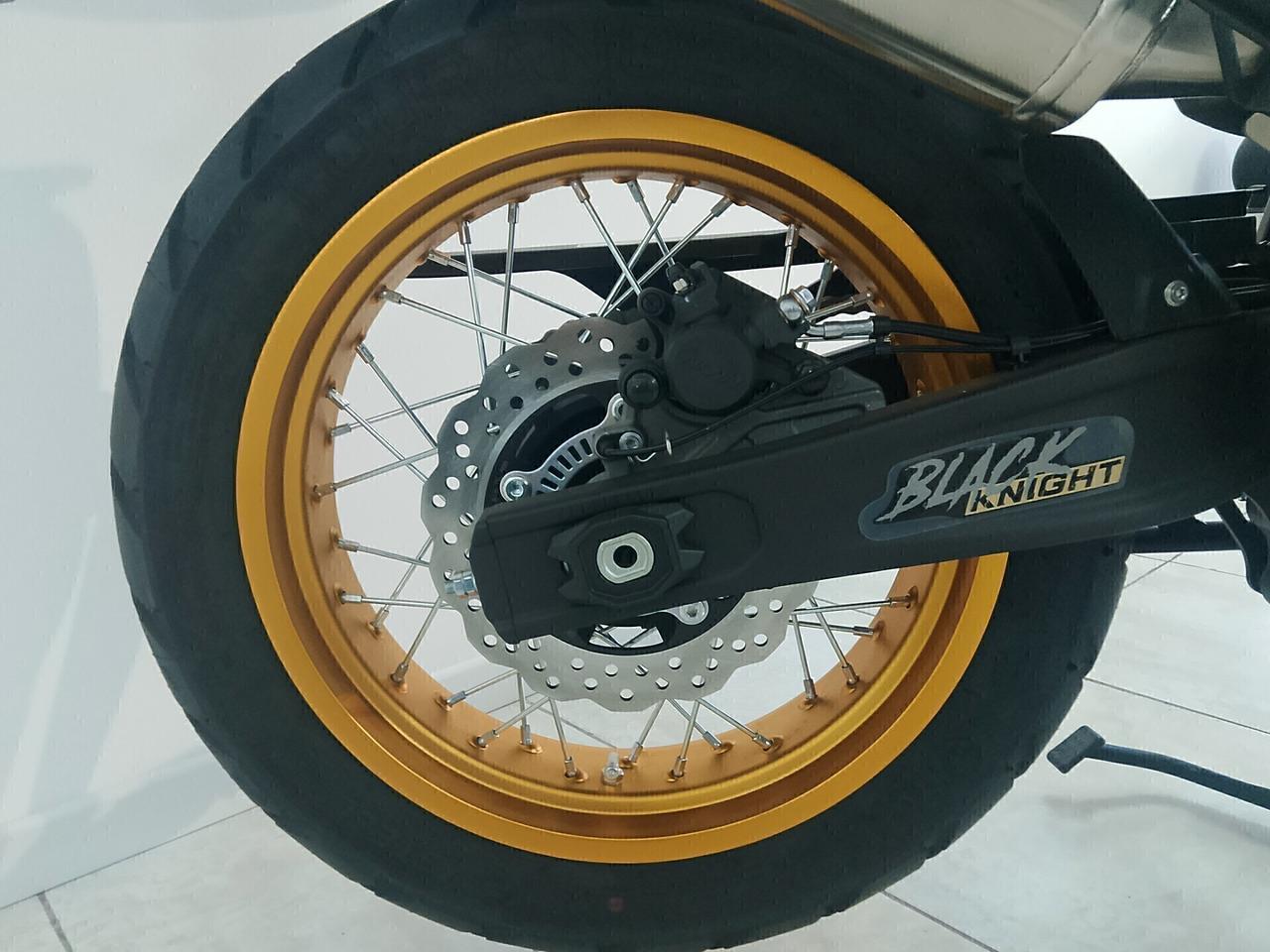 VOGE VALICO 525 DSX BLACK KNIGHT