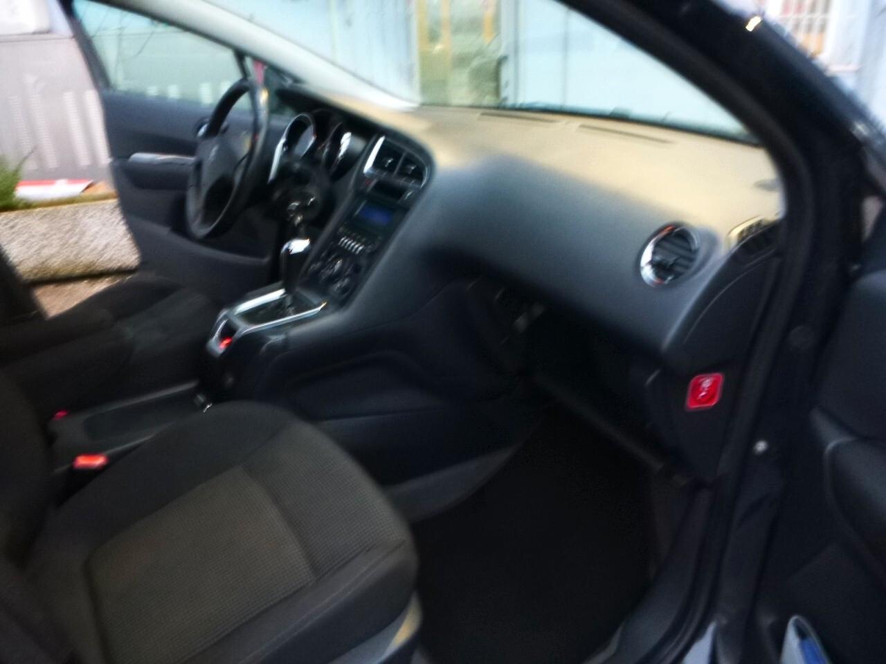 Peugeot 5008 1.6 e-HDi 112CV Stop&Start cambio robotizzato Féline