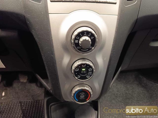 TOYOTA Yaris 1.0 5 porte