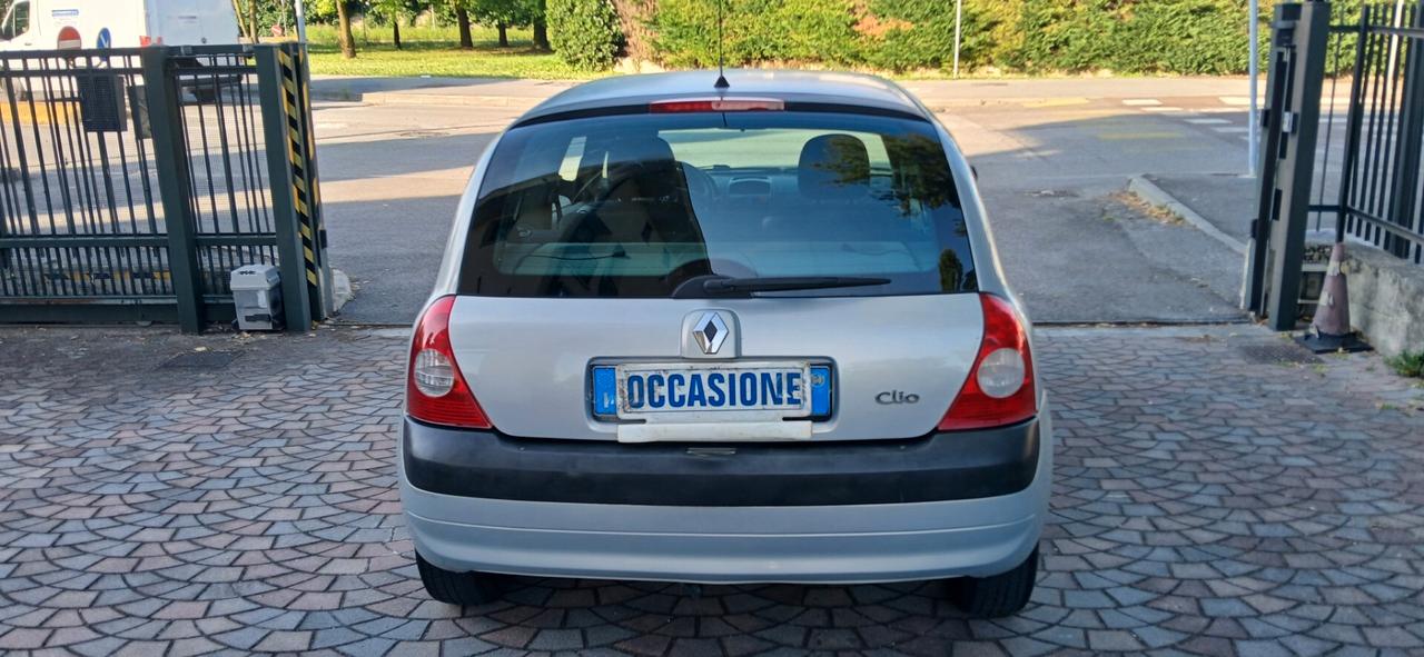 Renault Clio 1.1 benzina neopatentati